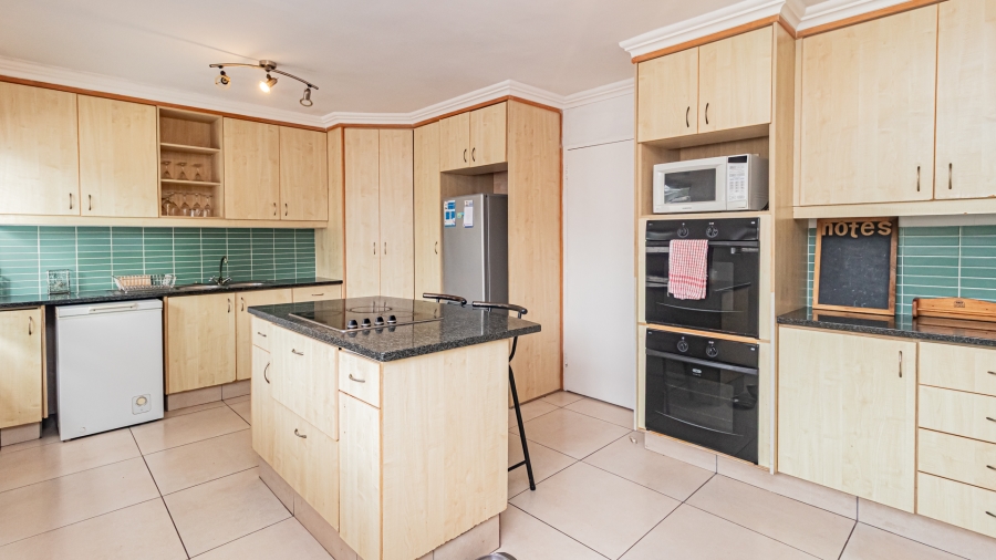 5 Bedroom Property for Sale in Sunnydale Western Cape